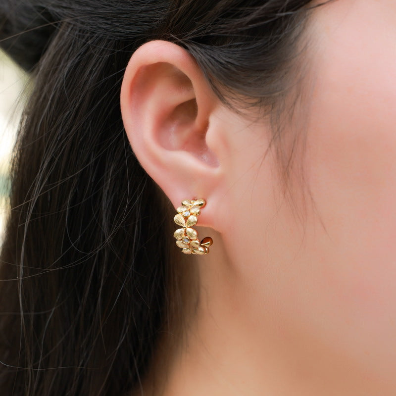 S925 sterling silver plated with 10K gold hand-brushed four-leaf flower inlaid with imitation diamonds | light luxury fashion all-match personality earrings