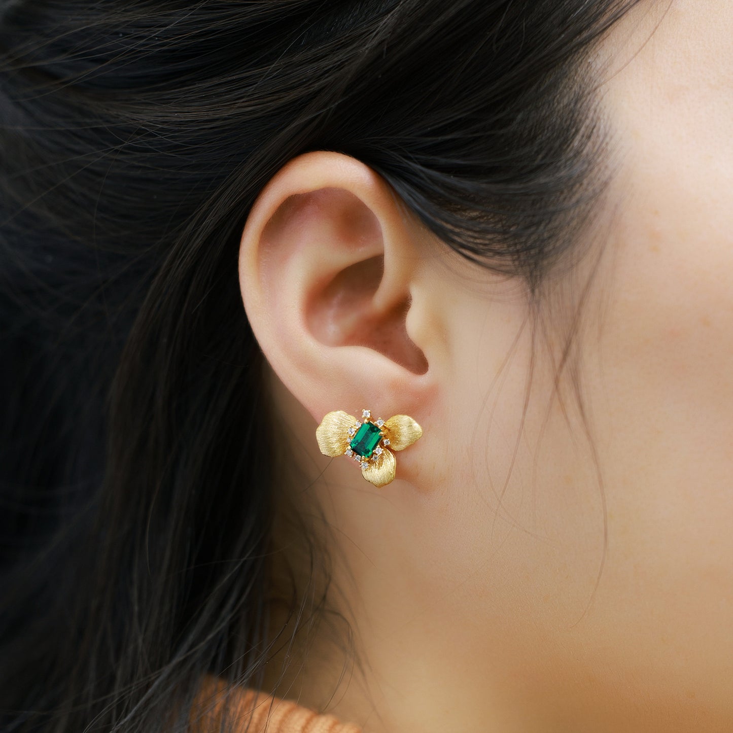 S925 sterling silver plated with 10K gold, hand-brushed cultured emerald and diamond flower earrings | Retro light luxury floral earrings, high-end jewelry