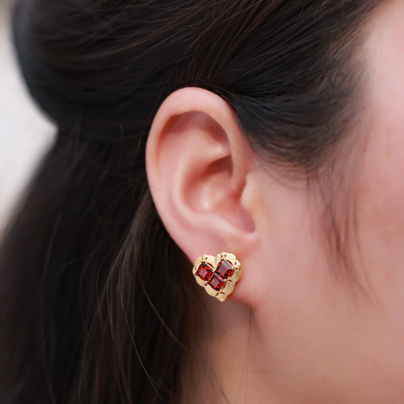 S925 sterling silver plated with 10K gold hand-brushed red garnet heart-shaped jewelry two-piece set | Light luxury retro date essential accessories