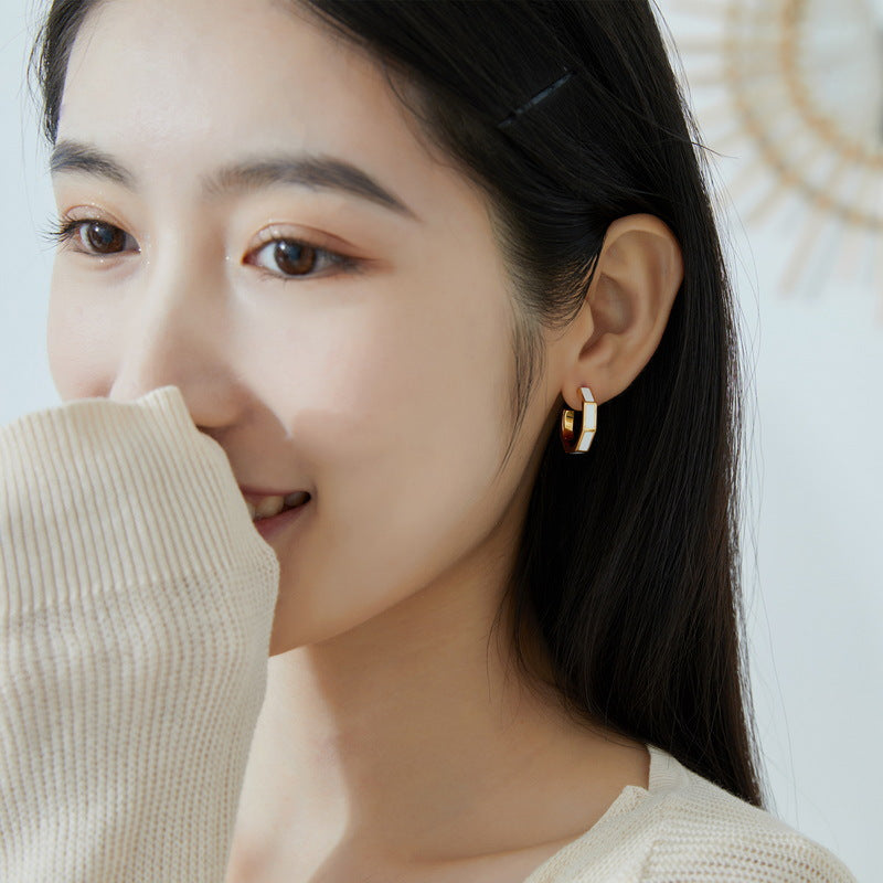 S925 純銀鍍 10K 金琺瑯耳環|歐美風幾何 C 型 時尚高級質感首選