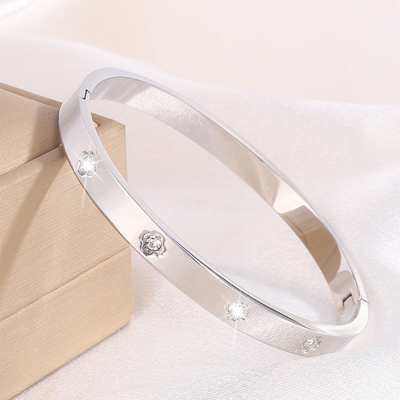 新款歐美時尚滿天星四葉十鑽手鐲情侶百搭真金不掉色鈦鋼手鐲飾品