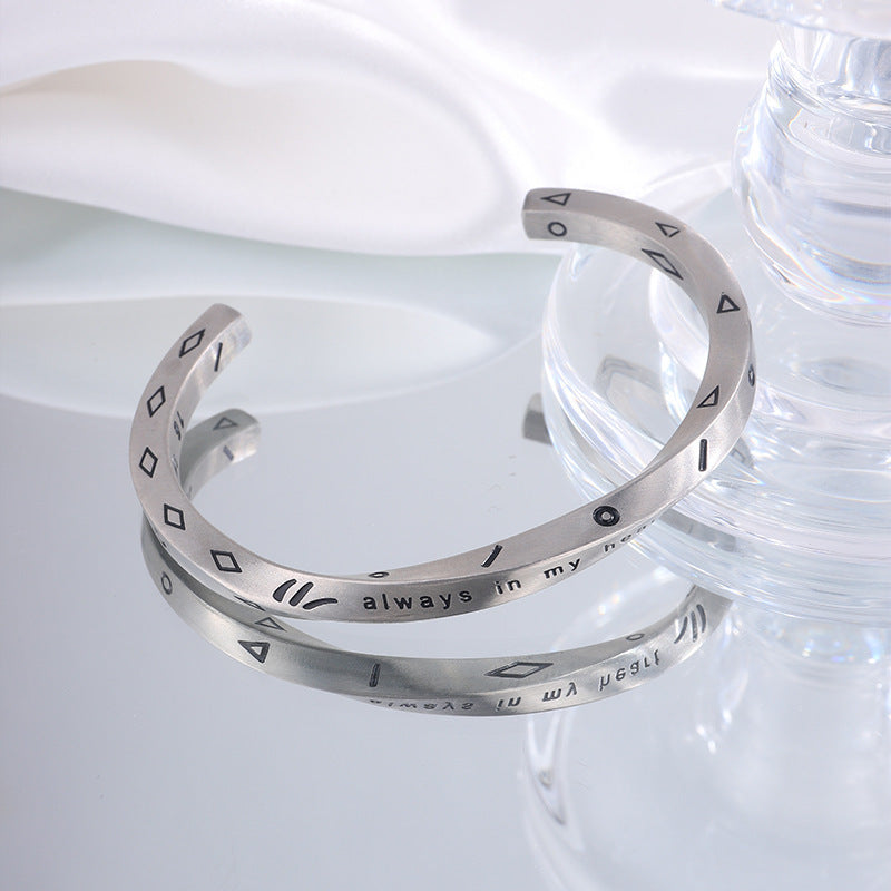 鈦鋼手鐲莫比烏斯字母手鐲個性高級感嘻哈持久保色男女不規則手鐲