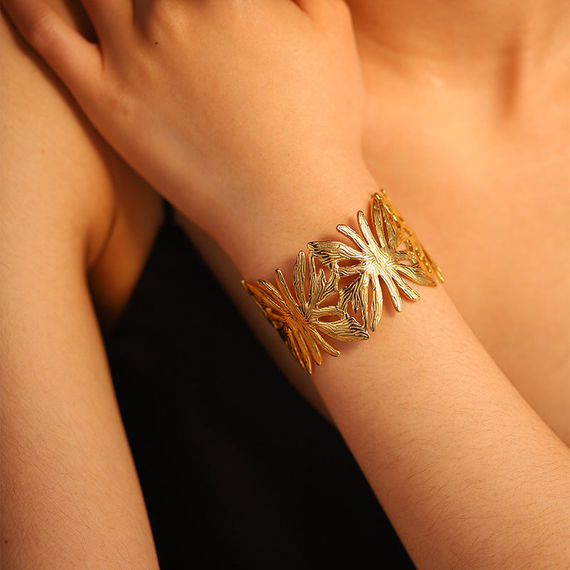 新款歐美寬版不鏽鋼手鐲可調節大小女樹葉系列鏤空氣質優雅手鐲