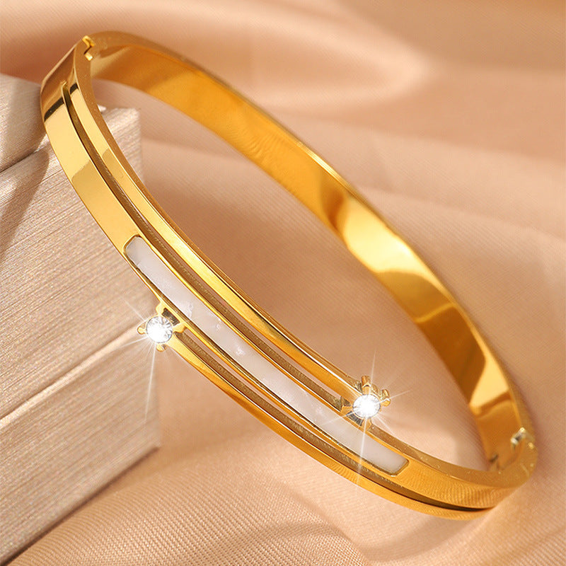 新款輕奢鑲鑽貝殼卡扣鈦鋼手鐲精緻小衆設計高級感女手鐲飾品