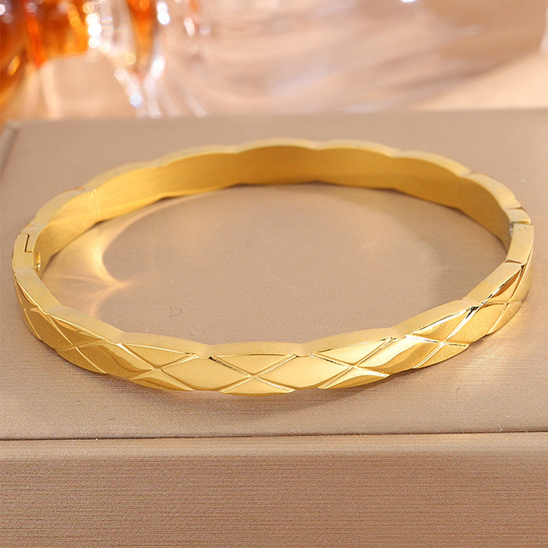 跨境新品高版本菱格紋不鏽鋼手鐲女高級感菱形鈦鋼手鐲不掉色手環