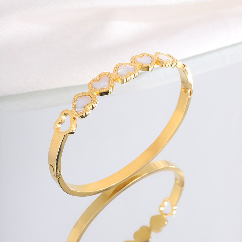 新款不鏽鋼鏤空愛心貝殼手鐲女歐美時尚氣質百搭心心相印鈦鋼手鐲