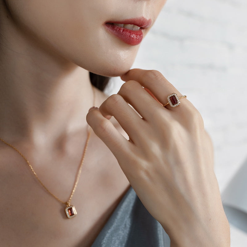 熱銷日韓風飾品！S925 純銀鍍 9K 金，天然紅石榴石仿鑽項鍊耳釘戒指套裝
