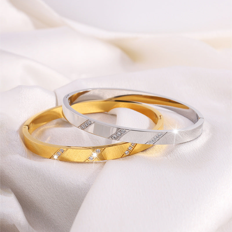 鈦鋼手鐲斜紋鑲鑽不鏽鋼手鐲女生高級感韓版時尚簡約不掉色手環