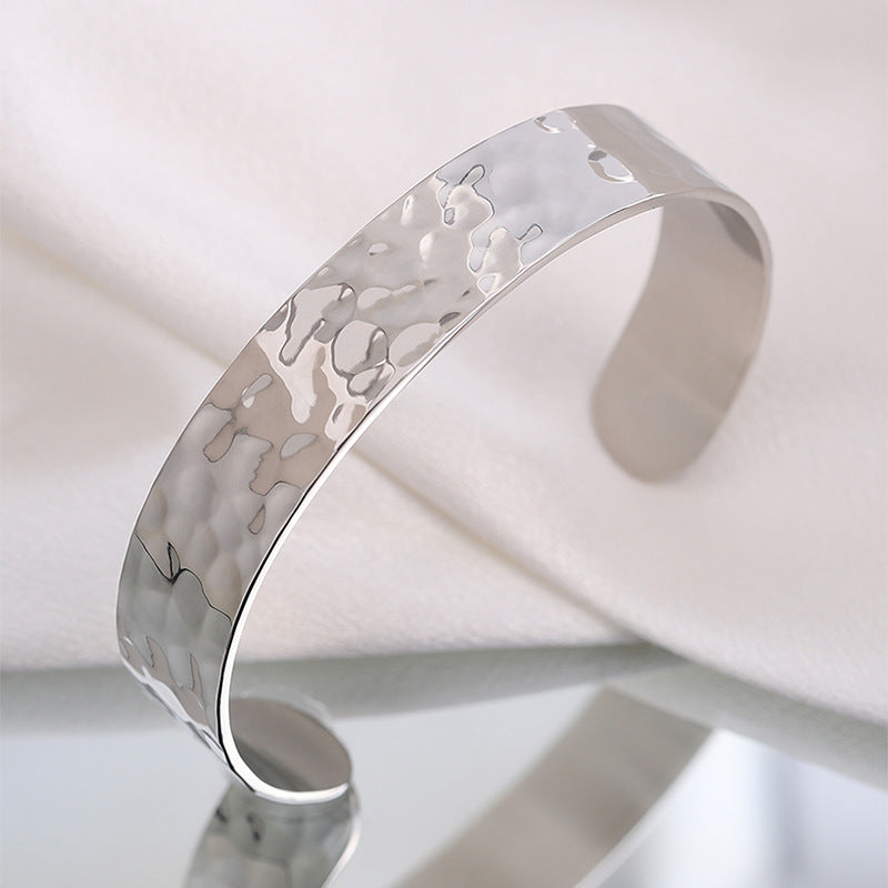 新款國風開口銀色錘紋開口專業匠心製作不鏽鋼銀手鐲飾品