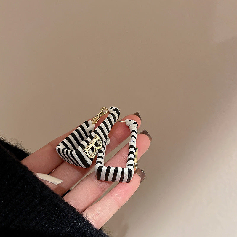 銀針法式黑色鑲鑽字母珍珠包包流蘇耳環小衆氣質耳釘高級感耳飾女