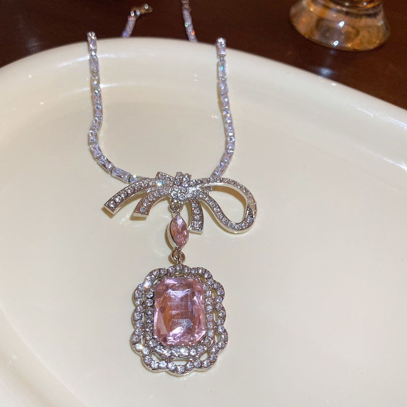 韓國粉色鑲鑽花朵蝴蝶結方形吊墜項鍊個性輕奢鎖骨鏈高級感項飾女