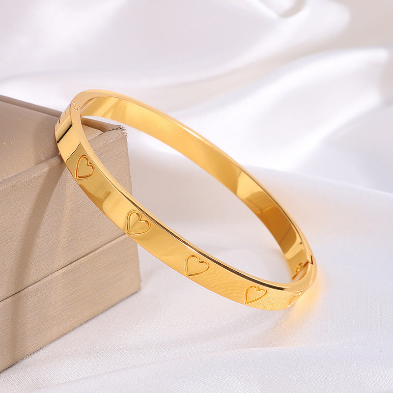 跨境新款不鏽鋼手鐲女時尚百搭歐美18K真金電鍍壓印愛心鈦鋼手環