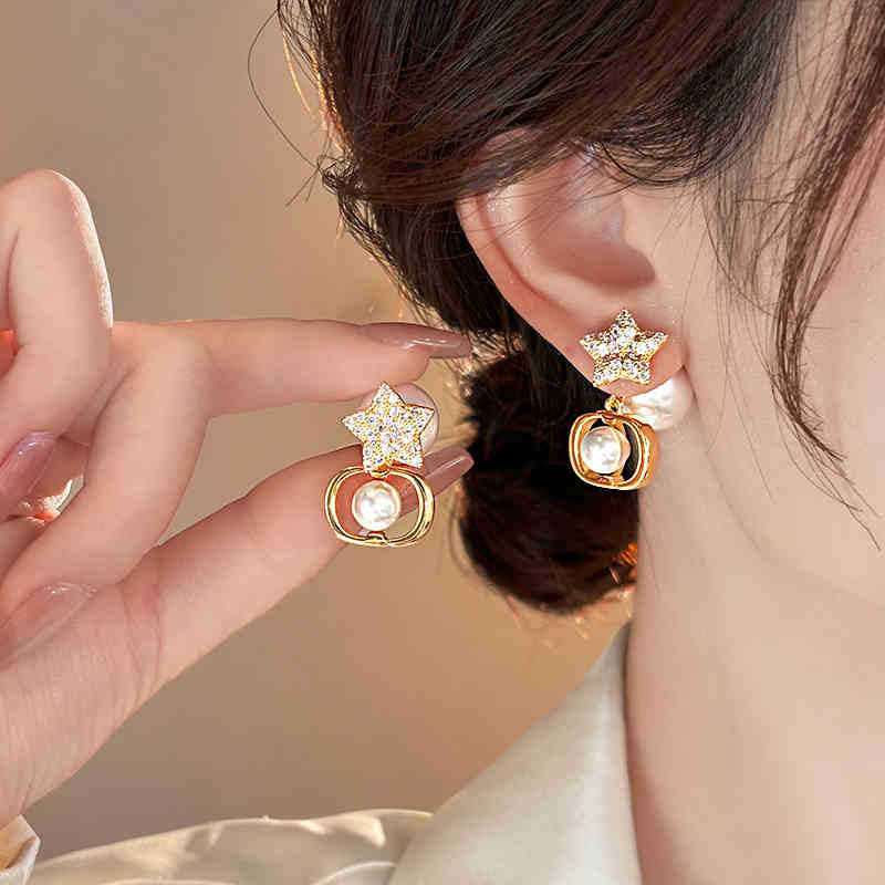銀針法式復古字母豬鼻子土星珍珠耳環一款兩戴耳釘輕奢高級感耳飾