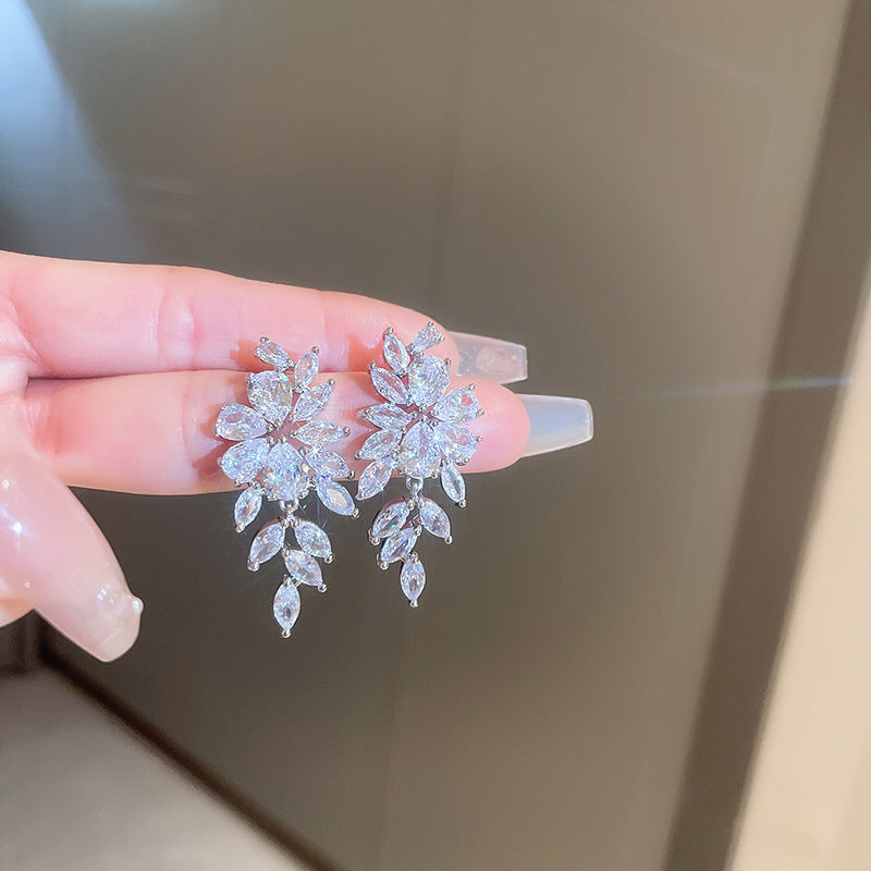 銀針跨境冷淡風銀色鑲鑽鋯石花朵珍珠耳環長款流蘇耳釘高級感耳飾