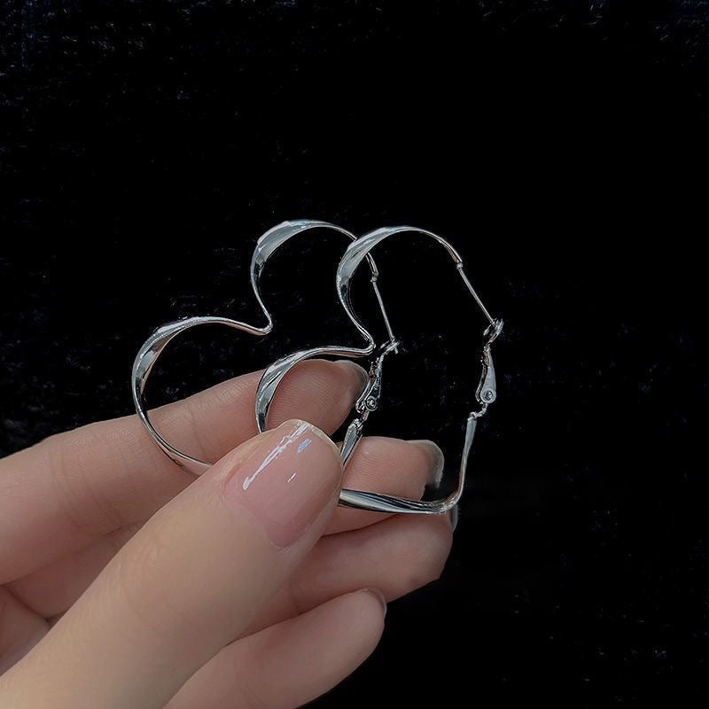 銀針歐美誇張銀色素圈愛心耳環冷淡風時尚耳圈輕奢個性高級感耳飾