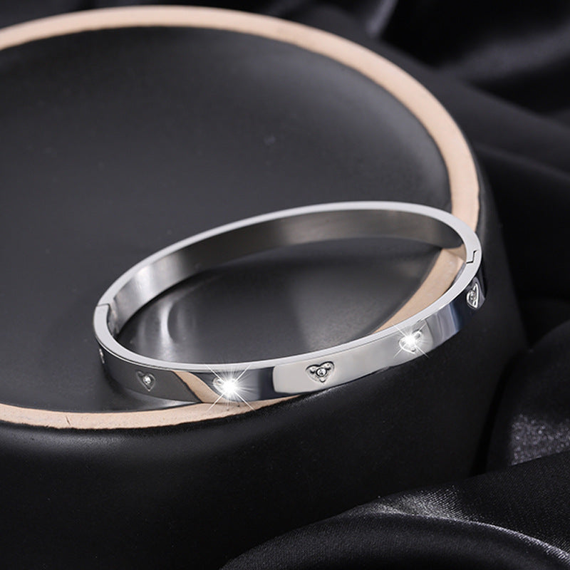 鈦鋼手鐲愛心六顆鑽不鏽鋼手鐲女生高級感時尚歐美不掉色手環