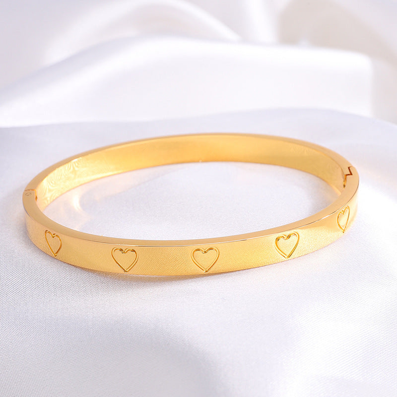 跨境新款不鏽鋼手鐲女時尚百搭歐美18K真金電鍍壓印愛心鈦鋼手環