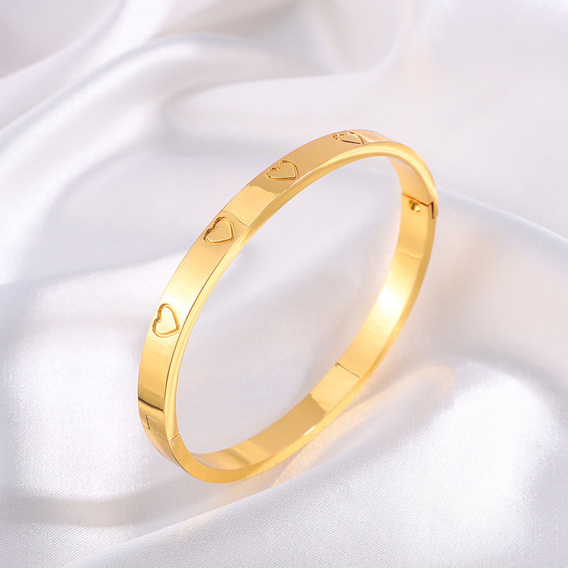 跨境新款不鏽鋼手鐲女時尚百搭歐美18K真金電鍍壓印愛心鈦鋼手環
